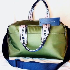 tommy hilfiger Green duffle bag in size medium Bag Trendy Affordable Price Deal